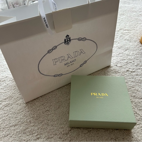 Prada Shopping Bag and Exclusive Chocolate Box - Picture 5 of 15